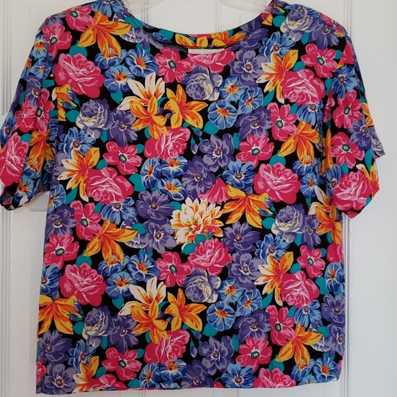 Stunning Floral Blouse - Picture 1 of 6